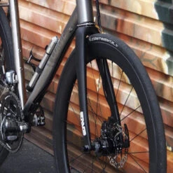 Moyeu Dynamo Roue Vélo Frein à Disque PD-8 Shutter Precision -Lecyclo Vélo Promos Boutique moyeu dynamo roue velo frein a disque pd 8 shutter precision full 6