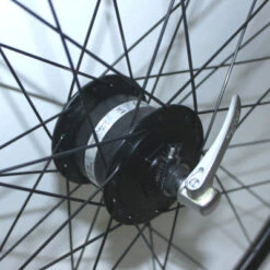 Roue Vélo Avant Noire Moyeu Dynamo 28 Pouces Rodi -Lecyclo Vélo Promos Boutique roue velo avant noire moyeu dynamo 28 pouces rodi full 3